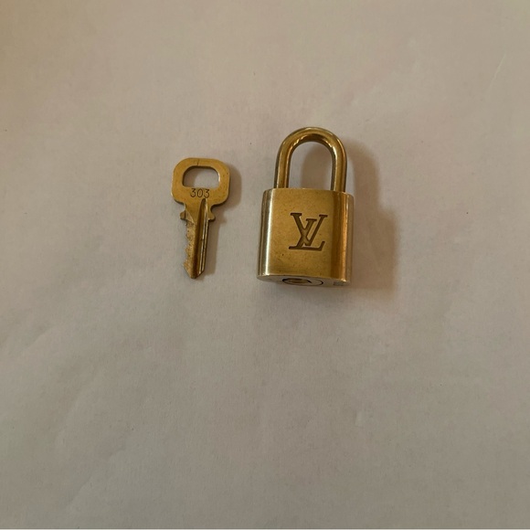 Louis Vuitton Brass Lock & Key 303 - Picture 3 of 5